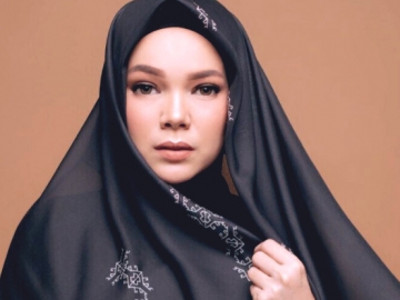 Buka-Bukaan, Dewi Sandra Sebut Masa Lalunya Pasti Kena Sensor Media