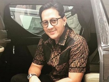 Intip Momen Saat Andre Taulany Berikan Pelukan Hangat untuk Sule dan Nunung, Netter Berurai Air Mata