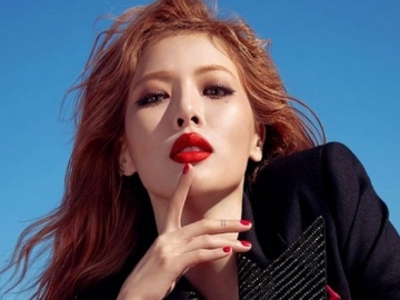 Tampil Mempesona Serba Merah di Majalah, HyunA Disebut Idol Penuh Karisma