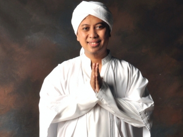 Siap Antarkan Sang Guru ‘Pulang’, Opick Sebut Hijrah Atas Bimbingan Ustaz Arifin Ilham 
