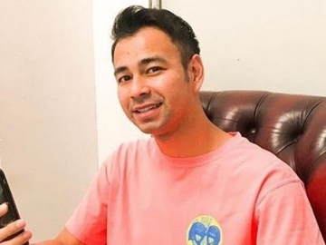 Usai Dapat THR, Raffi Ahmad Langsung Pulas di MRT Sambil Tenteng Belanjaan Super Mahal