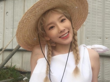 Unggah Foto dengan Ekspresi Kaget Hingga Tertawa Sendiri, Taeyeon Bikin Netter Bengong