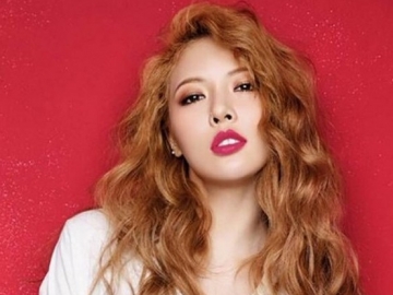 Hadiri Acara Fashion, Penampilan HyunA Disebut Mirip Ahjumma Berdandan Menor