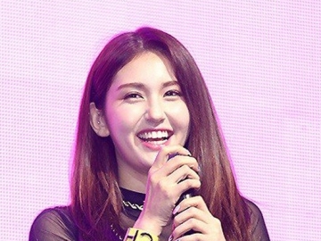 Jeon Somi Ungkap Kesannya Debut Ditengah Kontroversi YG dan Tanggapi Isu IOI Reuni