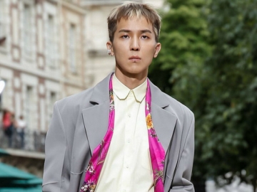 Min Ho Winner Tampil Kece dengan Tindik Bibir di Bandara Usai Debut Jadi Model Runway