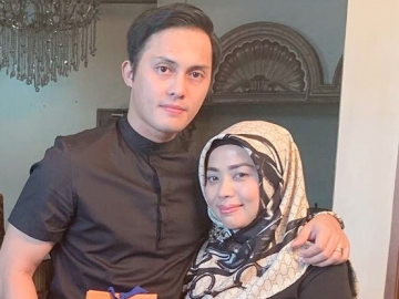 Kado Mahal Masih Bikin Haters ‘Berkicau’, Suami Muzdalifah: Istri Saya yang Branded!