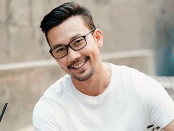 Denny Sumargo Pamer Foto Kenakan Peci, Bakal Ikuti Jejak Deddy Corbuzier?