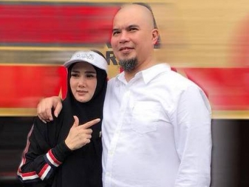 Mulan Jameela Sibuk Mikirin Konten, Sedang Ahmad Dhani Terlihat Makin Ceking Bikin Miris