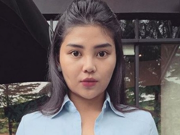 Rosa Meldianti Gandeng Mesra Seorang Pilot, Tudingan Super Pedas Auto 'Melayang'