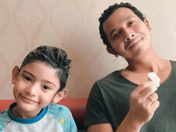 King Faaz Putra Fairuz A. Rafiq Terbukti Warisi Paras Ayah Sambung Lewat Foto Ini