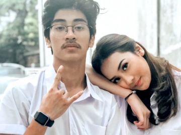 Anya Geraldine ‘Bangga’ Dipeluk Putra Mendiang Ustaz Jeffry Al Buchori, Jatuh Cinta?