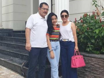 So Sweet Banget, Mayangsari dan Sang Putri Beri Kecupan Manis untuk Bambang Trihatmojo di Hari Ultah