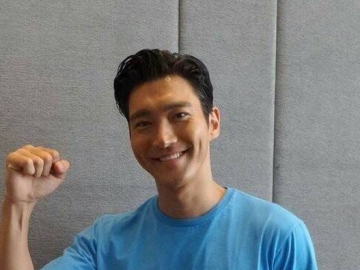 Jelang Fanmeet di Jakarta, Lucunya Siwon Baca Pantun Hingga Bikin Fans Ngakak