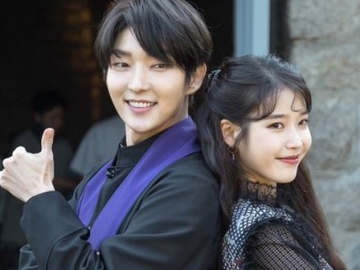 Senangnya IU Dapat Kiriman Dukungan dari Lee Jun Ki di Lokasi Syuting Drama ‘Hotel Del Luna’