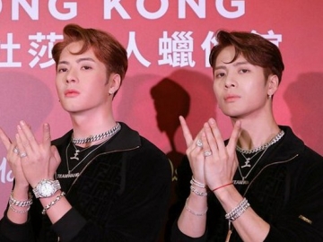 Bak Anak Kembar, Begini Potret Jackson GOT7 dengan Patung Lilinnya di Madame Tussauds Hong Kong