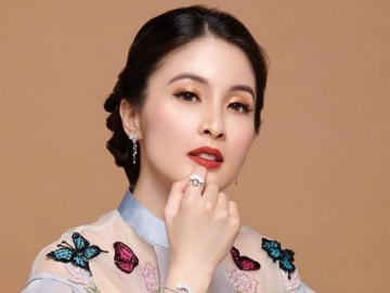 Usia Makin Matang, Penampilan Sandra Dewi Tetap Kece Badai Bak Anak Gadis