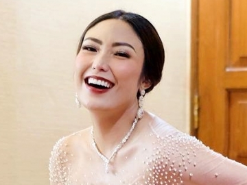 Ayu Dewi Pamer Foto Kece Badai Bak Lukisan Putri Cina, Tapi Kok Malah Bikin Ngakak?