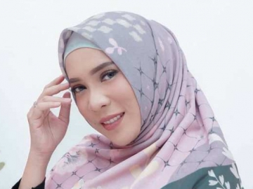 Biasa 'Kocok Perut', Mendadak Fitri Tropica Bikin Mewek Berjamaah Usai Tulis Ucapan dan Doa Ini