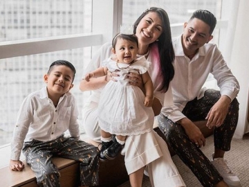 Belum Genap 1 Tahun, Putri Sharena dan Ryan Delon Jago Renang