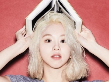 Tampak Ada Tato Ngintip di Leher Chaeyoung Twice, Fans Dibuat Kaget