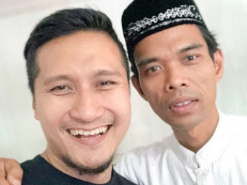 Arie Untung Bagikan Kalimat Bijak Ini, Sindir Kubu Ustaz Abdul Somad dan Deddy Corbuzier?