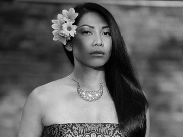 Dihujat Usai Bahas Minoritas dan Mayoritas, Anggun 'Meledek' Penghujat Pakai Pose Flying Kiss
