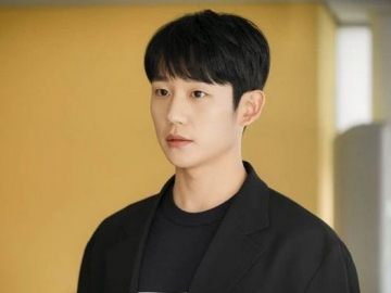 Blak-Blakan, Jung Hae In Akui Sempat Kesulitan Berakting di Drama 'One Spring Night'