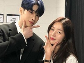 Dukung Adiknya Debut, Han Sun Hwa Unggah Foto Bareng Han Seung Woo dan Member X1