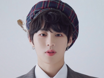 Ganteng Banget, Garis Rahang Sempurna Ha Sung Woon di Foto Ini Sukses Bikin Fans Heboh