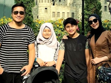 Arie Untung Singgung Soal Warisan Saat Foto Bersama Lengkap Satu Keluarga