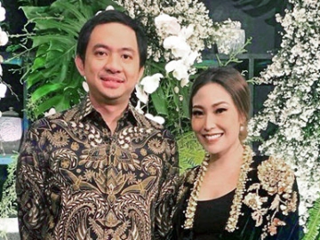 Ayu Dewi Akui Seyuman Tak Mirip Suami dan Anak, Ekspresi ‘Kaku’ Regi Datau Disorot Lagi