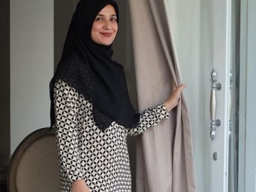  Hendak Pemotretan OOTD, Shireen Sungkar 'Diganggu' Kucing Peliharaan