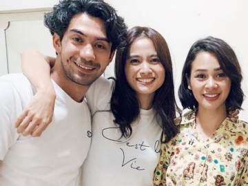   Usai Foto Bareng Reza Rahadian, Postingan Ini Diunggah Acha Septriasa