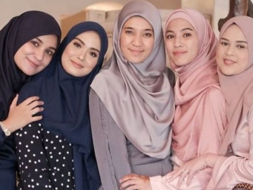  Shireen Sungkar Foto Bareng 'Geng Artis Cantik Muslimah'