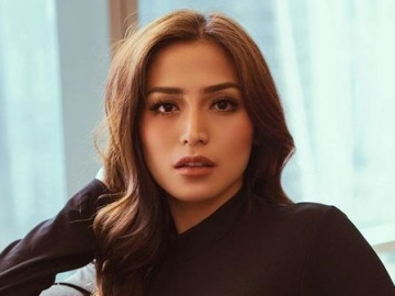 Jessica Iskandar Sibuk Sendiri Kala Berbincang dengan Aktris Cantik Nan Seksi, Tak PD?