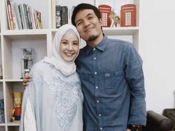 Natasha Rizki Senyum Girang Bersanding dengan 'Berondong' Ganteng, Desta Diminta Tabah