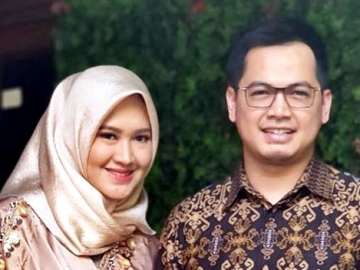 Potret Romantis Tommy Kurniawan Bareng Istri di Hari Pelantikan DPR RI Banjir Pesan dari Rakyat