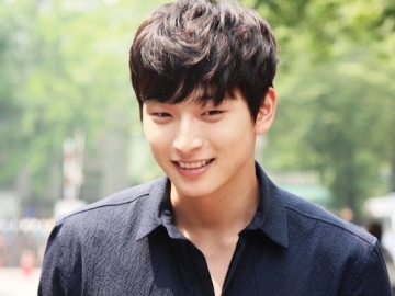 Buka Suara, Jinwoon 2AM Tetap Bantah Terlibat Skandal Chat Video Seks Bareng Jung Joon Young Dkk