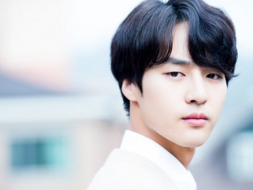 Hadiri Konferensi Pres 'My Country', Penampilan Rambut Gondrong Yang Se Jong Bikin Fans Heboh