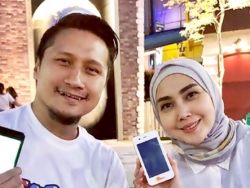 Arie Untung Puji ‘Habis-Habisan’ Sang Istri Usai Berlibur dari Pantai Bali, Kenapa?