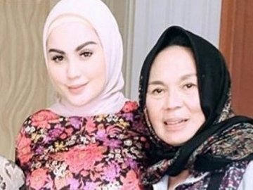  Pose Bareng Keluarga Faisal Harris, Jennifer Dunn Didoakan Seperti Ini