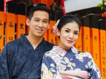 Main 'Couple Stuck Together Challenge' Bareng Suami, Nindy Disebut Pancing Pikiran Jorok