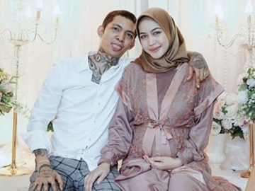 Unggahan Istri Young Lex Ini Jadi ‘Kode’ Sudah Lama Nikah?