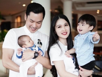 Intip Dinner Ala 'Tuan Muda' Raphael, Ketampanan Anak Sandra Dewi Ini Justru Bikin Terpukau