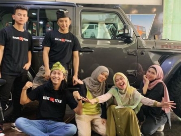   Hadiahi Ayah, Ria Ricis Beli Mobil Jeep Keluaran Terbaru 