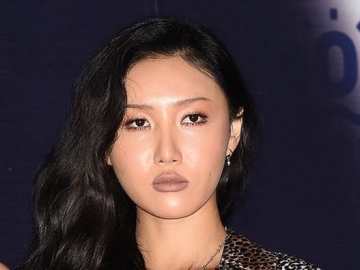 Penampilannya Sempat Tuai Kritik, Gaya Hwasa Mamamoo di BOF 2019 Sukses Pukau Netter