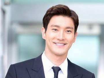 Siwon Pede Bandingkan Foto Abs Miliknya dengan Brad Pitt, Fans: Kamu Lebih Seksi