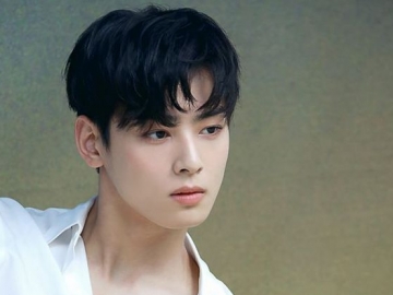 Unggah Foto Menggoda Pakai Handuk Usai Mandi, Pesona Cha Eun Woo Bikin Netter Auto Menjerit