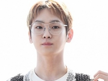 Sapa Penggemar di Tengah Wamil, Imutnya Key SHINee Unggah Foto Pakai Seragam Militer