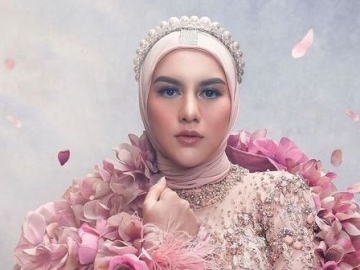 Irish Bella Tampil Lebih 'Fresh' Seraya Tulis Ungkapan Sarat Makna, Gemuruh Cinta Bertebaran